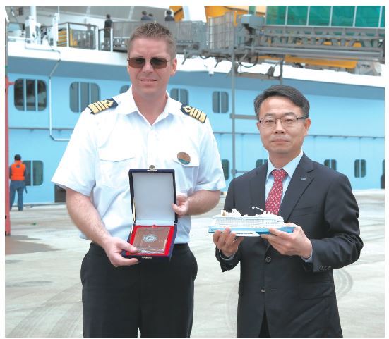 에디터 사진
